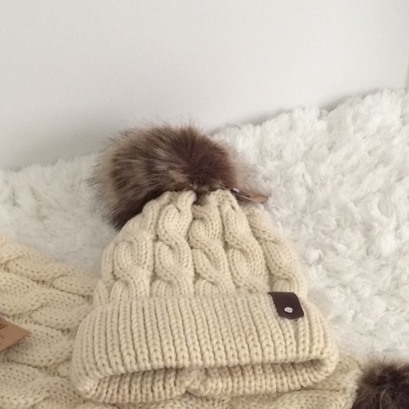 Insulated Cable Knit Hat and Scarf Set - Picture 3 of 8